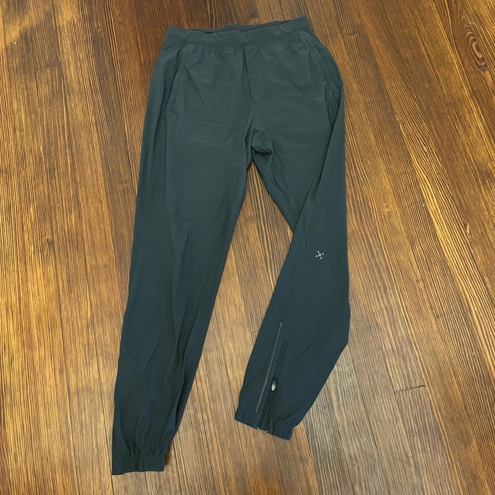 Men’s LuLu Lemon joggers